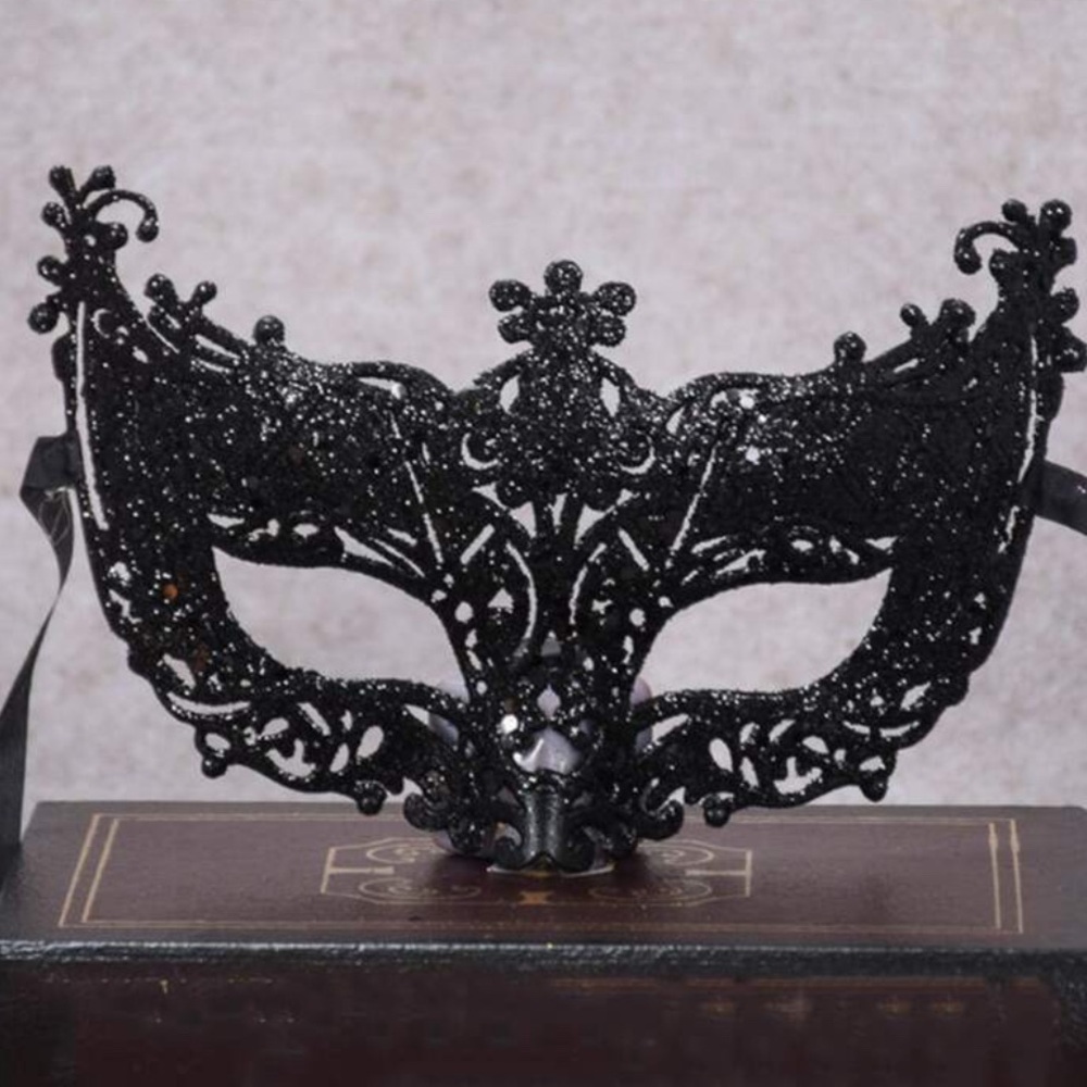 Elegant Black Lace Masquerade Mask - Picture 4 of 7